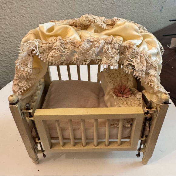 Other - Vintage dollhouse furniture crib canopy floral lace